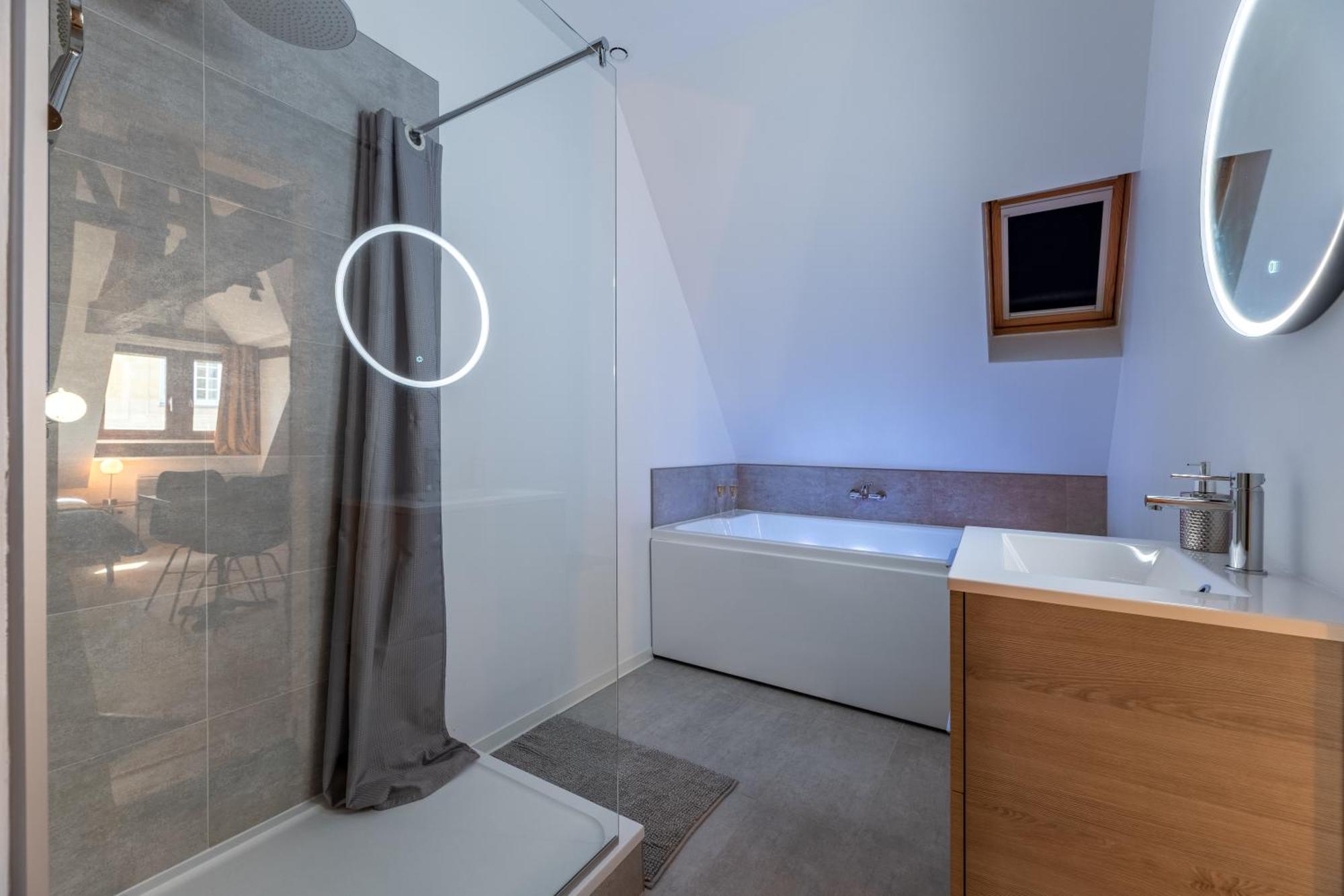 רואן Centre-Ville Le Nid D'Amour Jacuzzi Appartement מראה חיצוני תמונה